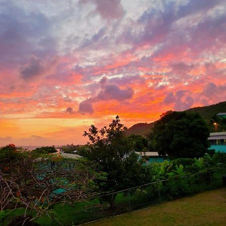 Juju'S Cottage With Magnificent Views Laborie Bagian luar foto