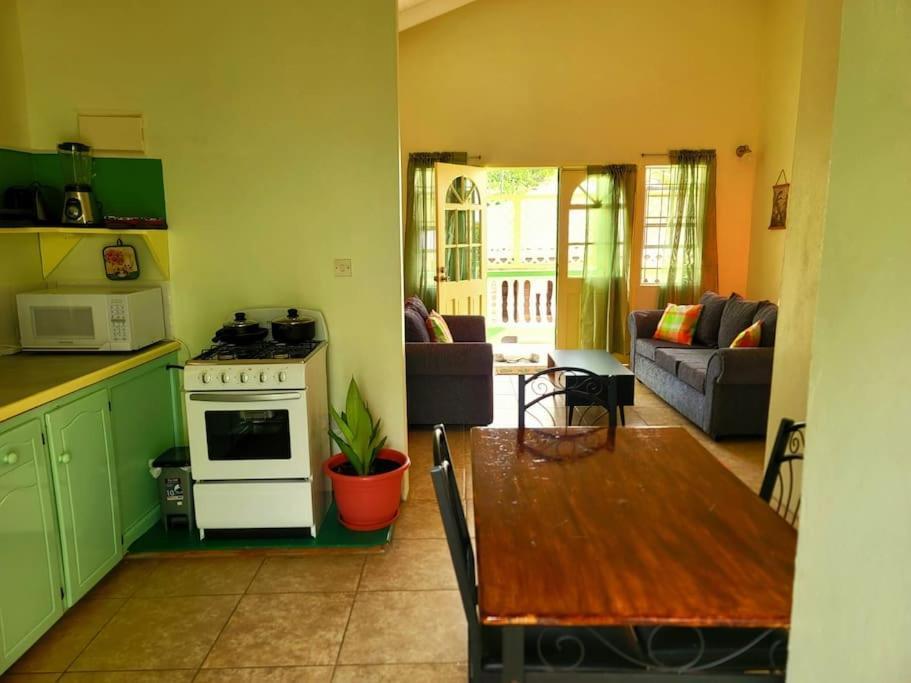 Juju'S Cottage With Magnificent Views Laborie Bagian luar foto