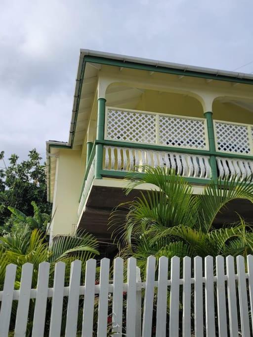 Juju'S Cottage With Magnificent Views Laborie Bagian luar foto