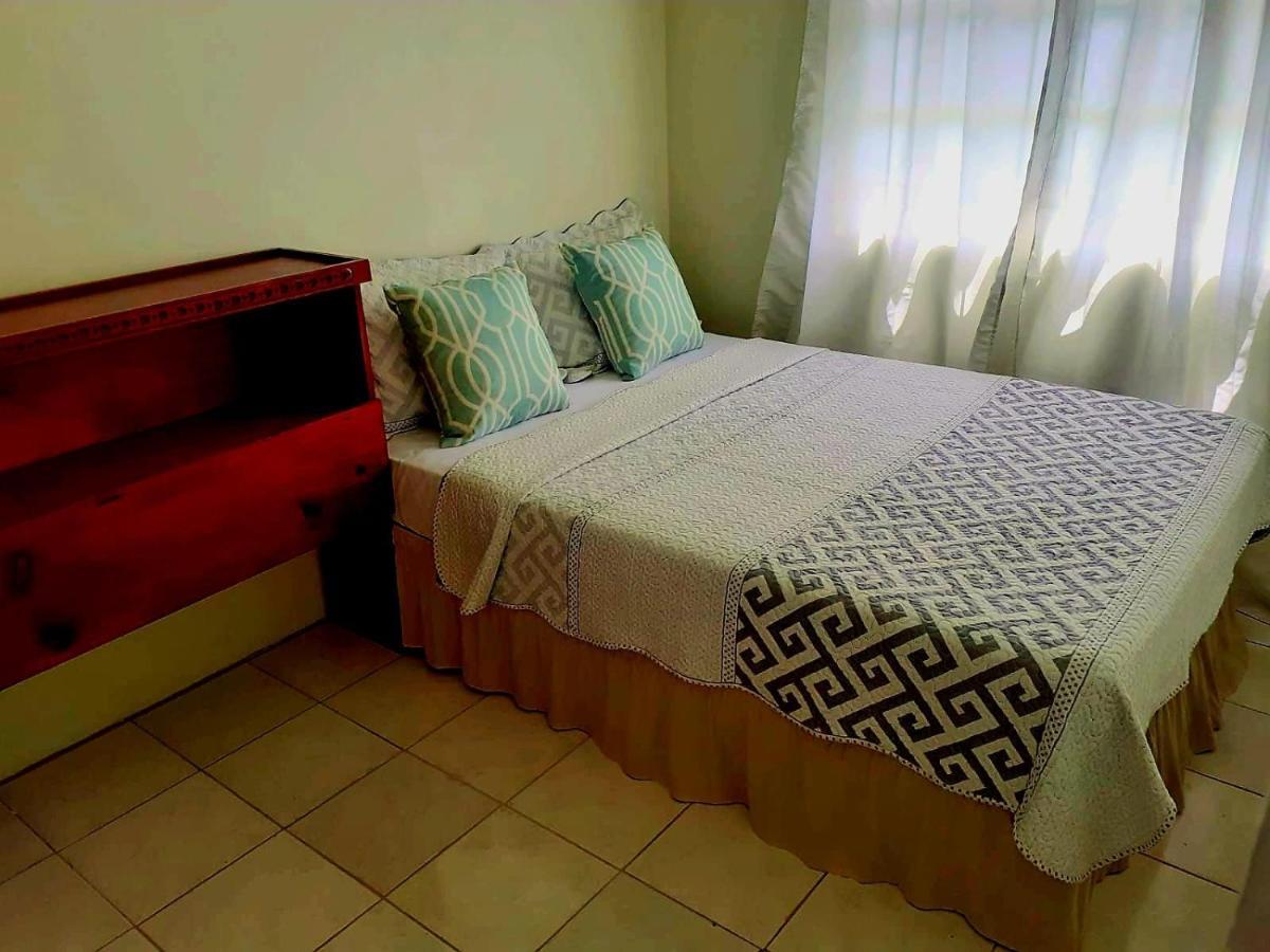 Juju'S Cottage With Magnificent Views Laborie Bagian luar foto