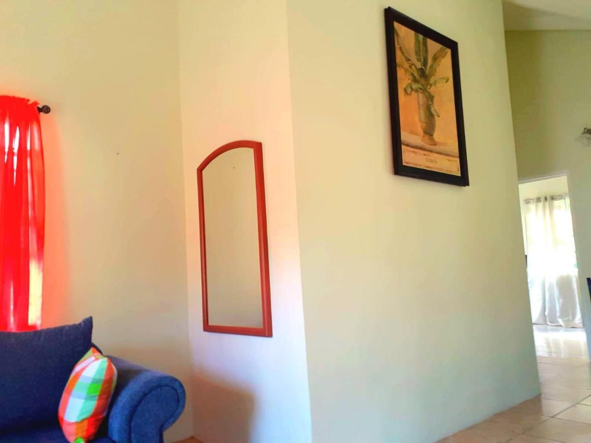 Juju'S Cottage With Magnificent Views Laborie Bagian luar foto